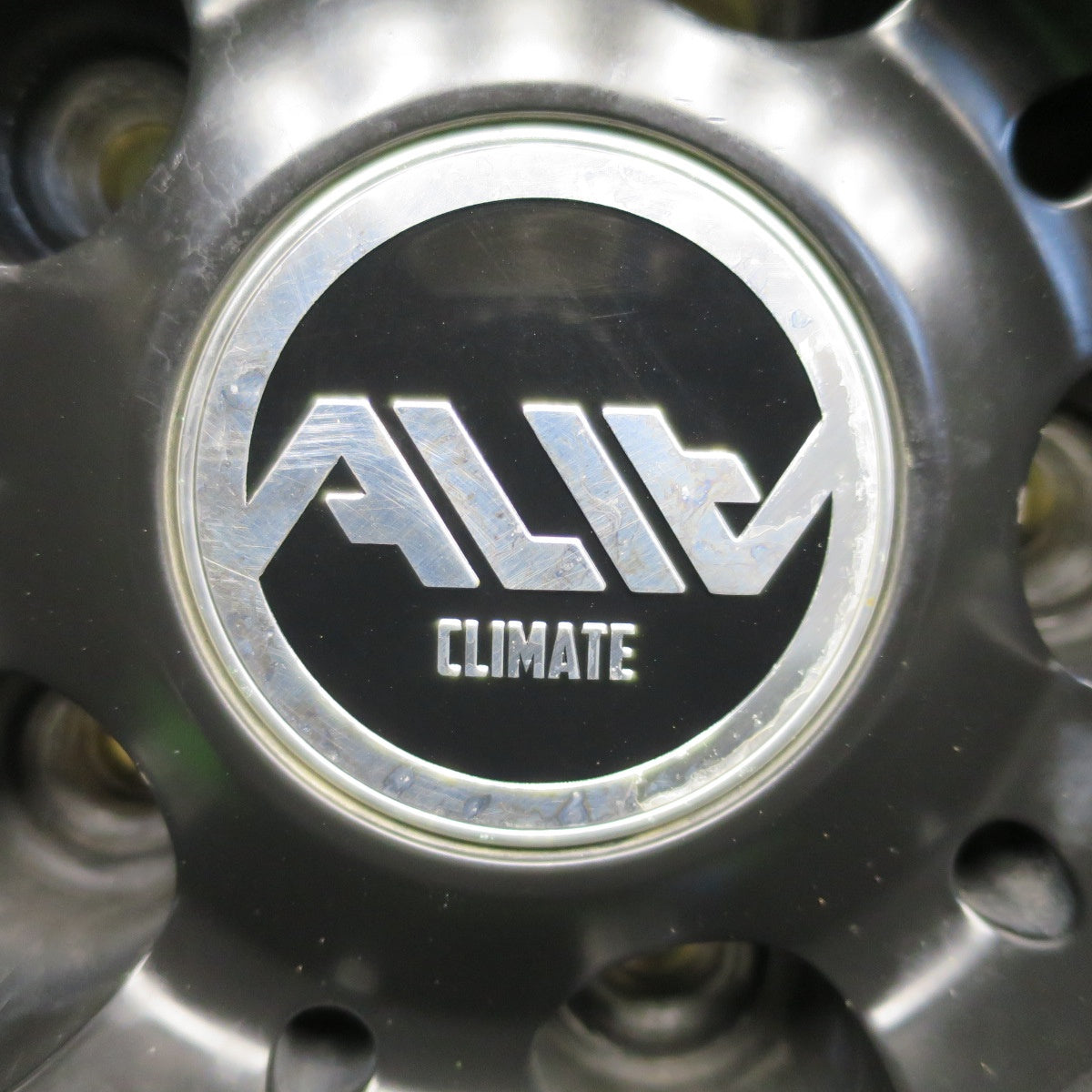 バリ溝！24年！キレイ！9.5分★スタッドレス 235/60R18 ピレリ アイスゼロ アシンメトリコ ALIA CLIMATE アリア クライメイト 18インチ PCD114.3/5H★5112903NKス