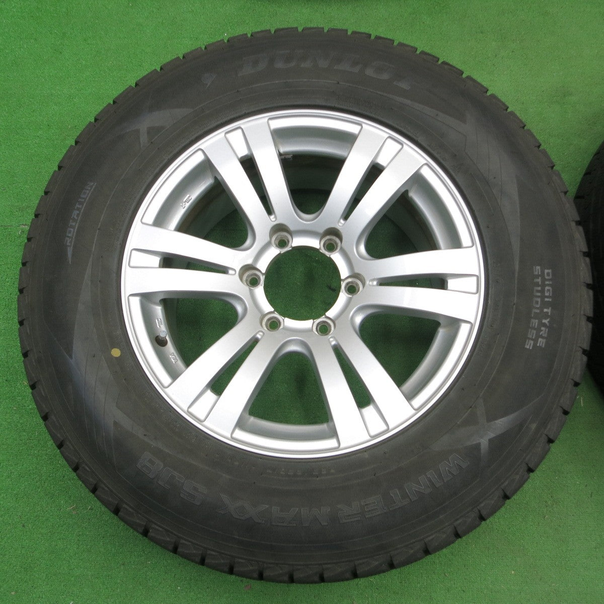 *送料無料* バリ溝！キレイ！9.5分★ランクル 等 265/65R17 スタッドレス ダンロップ ウインターマックス SJ8 社外 アルミ PCD139.7/6H★4070101ナス