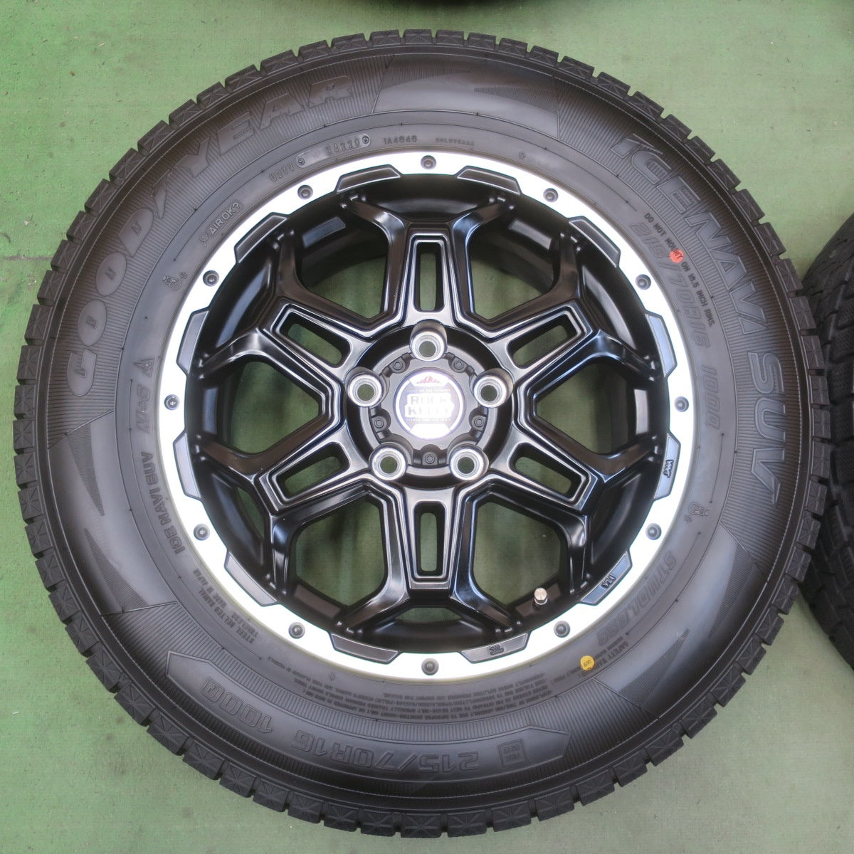 バリ溝！キレイ！9.5分◎LOXARNY ROCK KELLY 632 215/70R16 スタッドレス グッドイヤー アイスナビ SUV ロクサーニ ロックケリー 16インチ PCD114.3/5H◎6061508イス