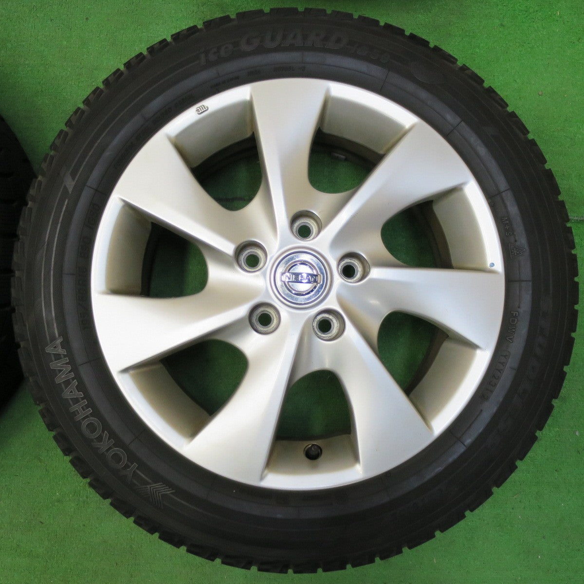 *送料無料* バリ溝！8.5分★日産 C26 セレナ ハイウェイスター 純正 195/60R16 スタッドレス ヨコハマ アイスガード iG50 PCD114.3/5H★4060702イス