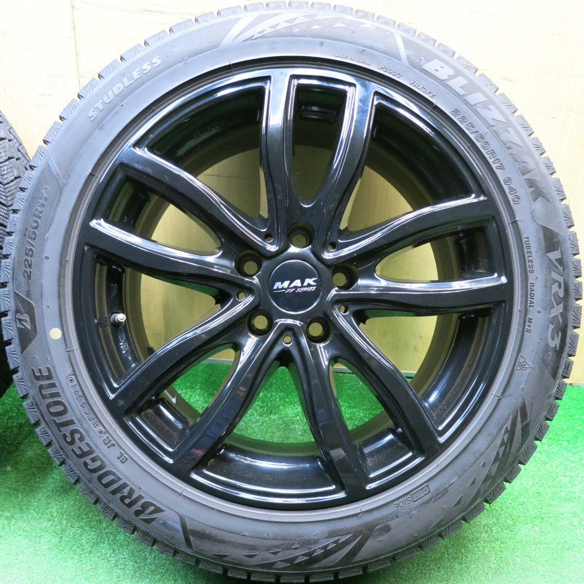 バリ溝！21年！9分★BMW 等 MAK FAHR 225/50R17 スタッドレス ブリヂストン ブリザック VRX3 ファー 17インチ PCD112/5H★5121312HAス