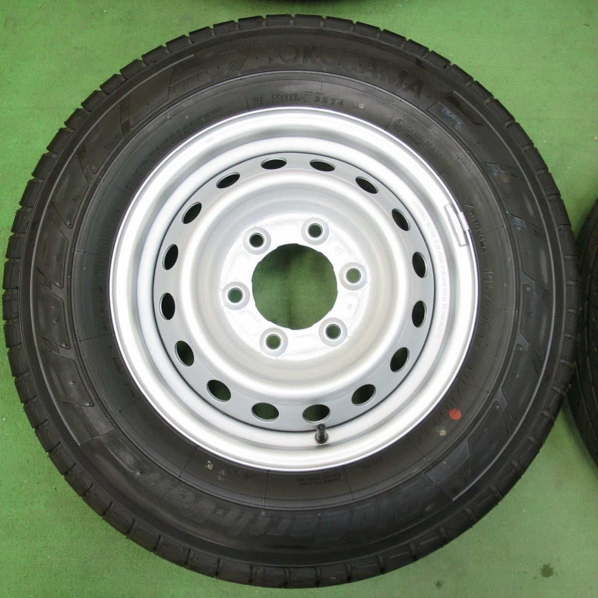 新車外し 24年★日産 キャラバン 純正 スチール 195/80R15 107/105Q ヨコハマ BluEarth-Van RY55 PCD139.7/6H★5040402イノ
