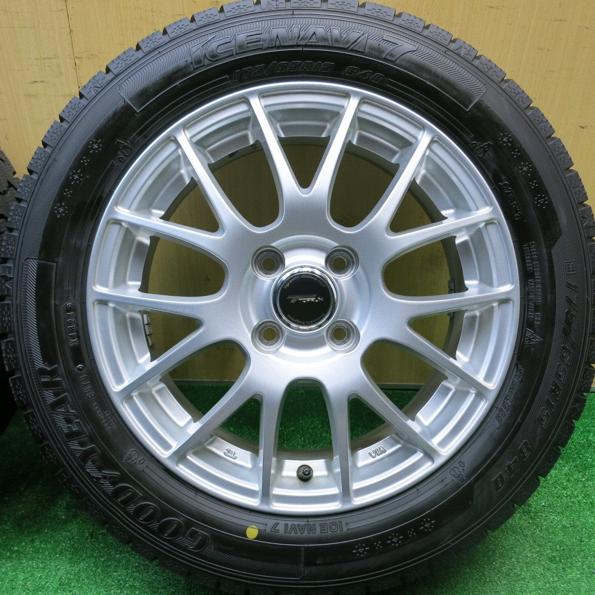 超バリ溝！24年！キレイ！ほぼ10分★スタッドレス 175/65R15 グッドイヤー アイスナビ7 TOPRUN トップラン 15インチ PCD100/4H★5110609HAス