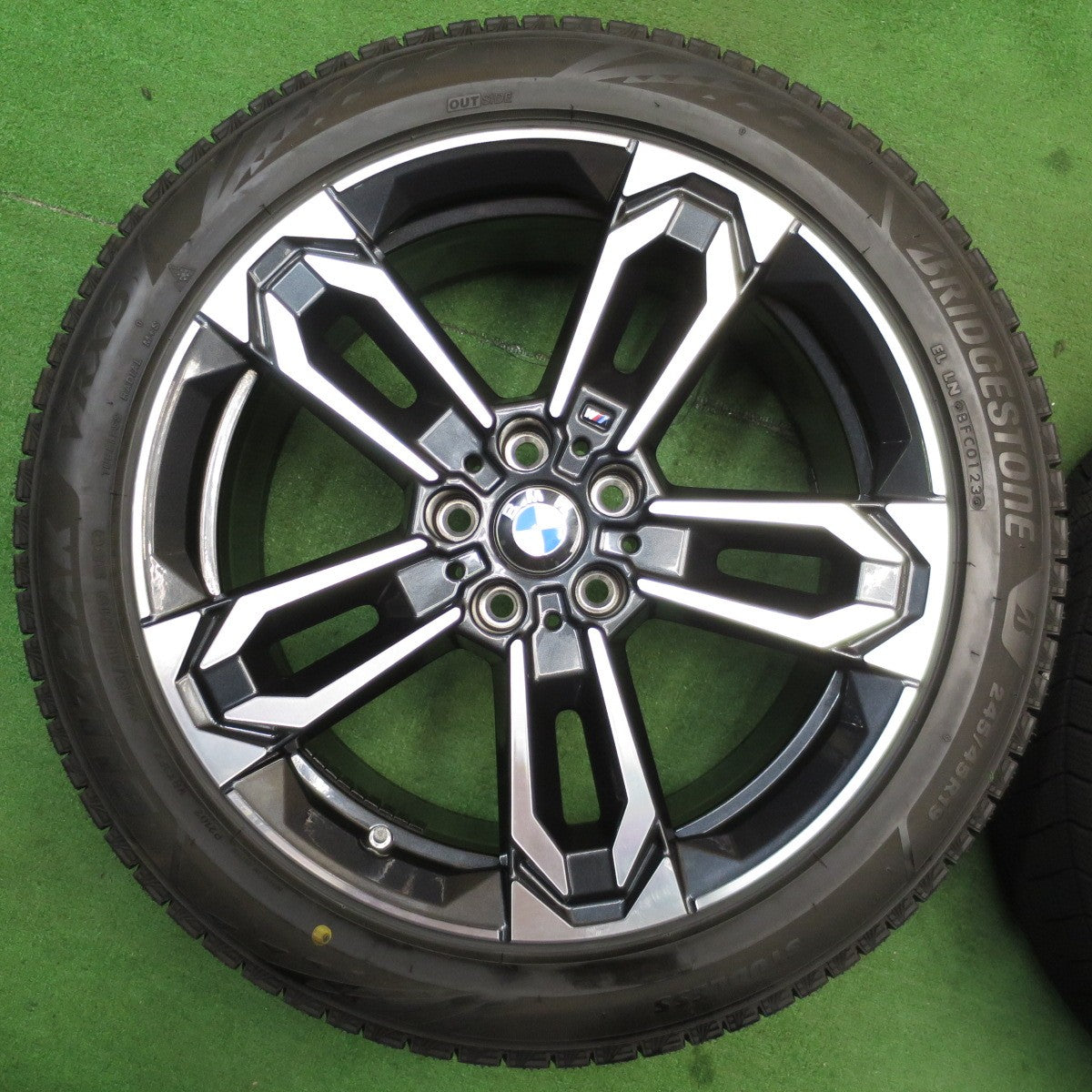センサー付 バリ溝 23年 綺麗 9.5分以上★BMW x2 xDrive 20i Mスポーツ 純正  245/45R19 スタッドレス ブリヂストン ブリザック VRX3 PCD112/5H★5052102NJス