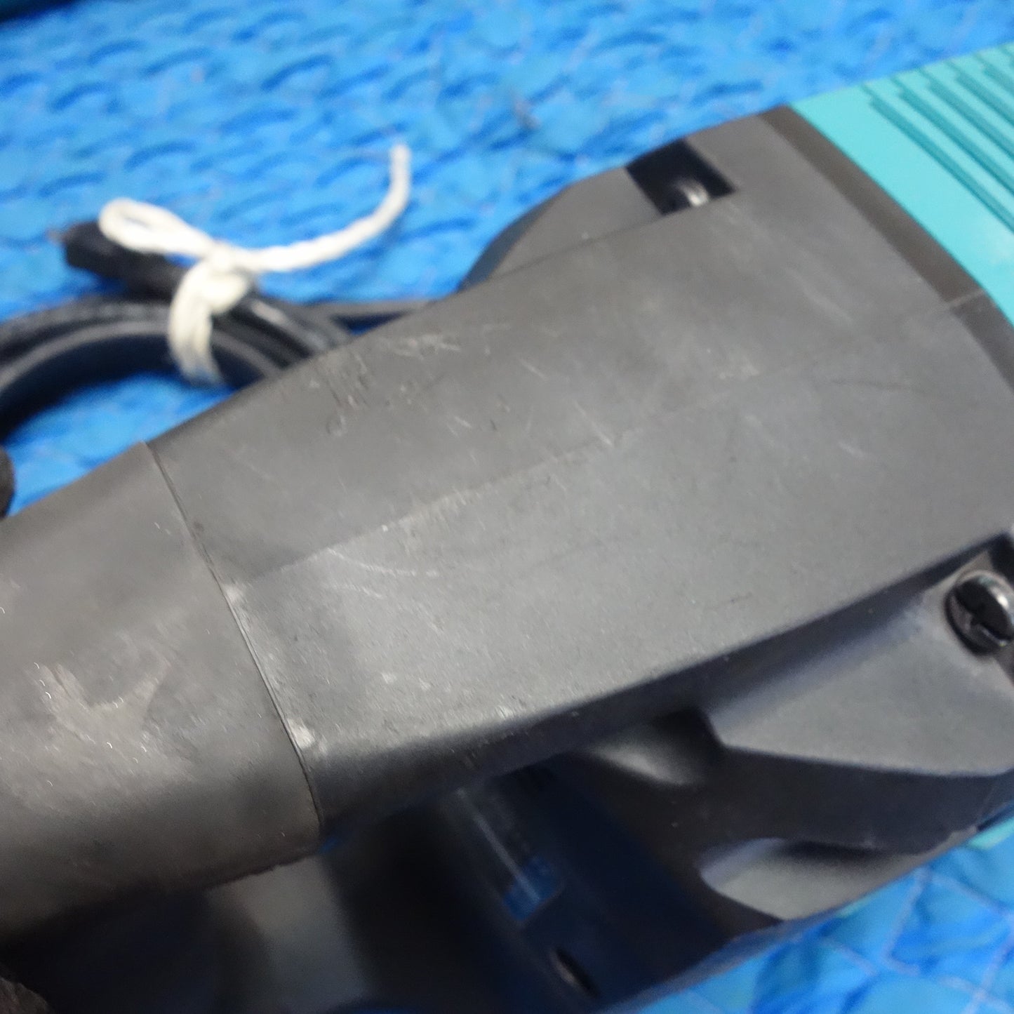 [送料無料] ☆マキタ 電動 ハンマ 100V HM1511 ケース付き はつり ハツリ 斫り 電動 工具☆