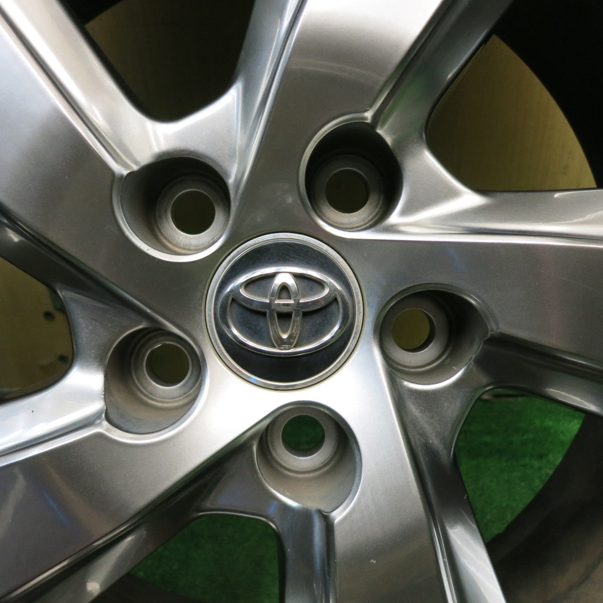 バリ溝！24年！キレイ！9.5分★トヨタ RAV4 G 純正 225/60R18 グッドイヤー EfficientGrip SUV HP01 ヨコハマ BluEarth-XT AE61 18インチ PCD114.3/5H★5052507HAノ