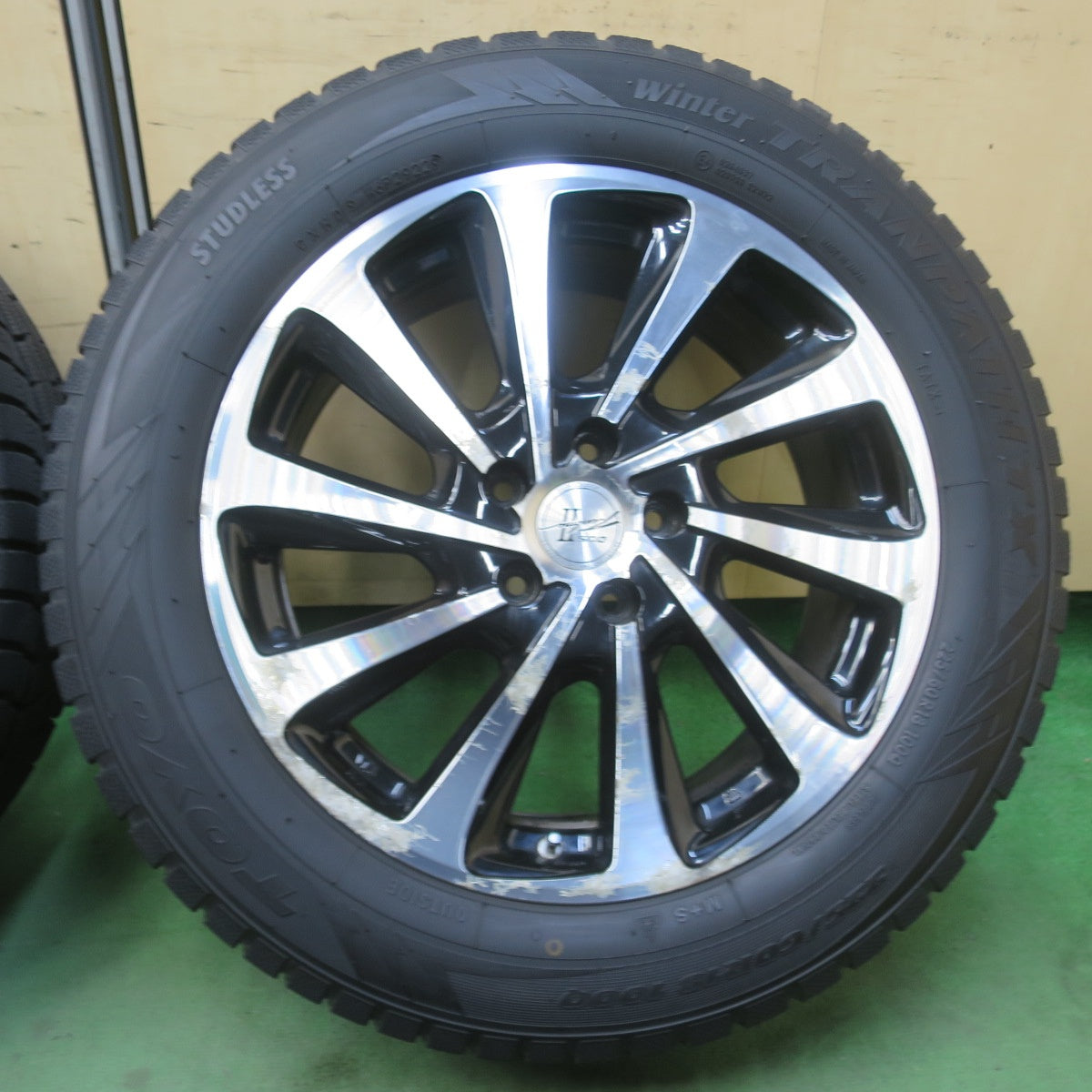 バリ溝！22年！9.5分★スタッドレス 225/60R18 トーヨー ウインター トランパス TX D.O.S. TURBINE II DOS タービン 18インチ PCD114.3/5H★6031406イス