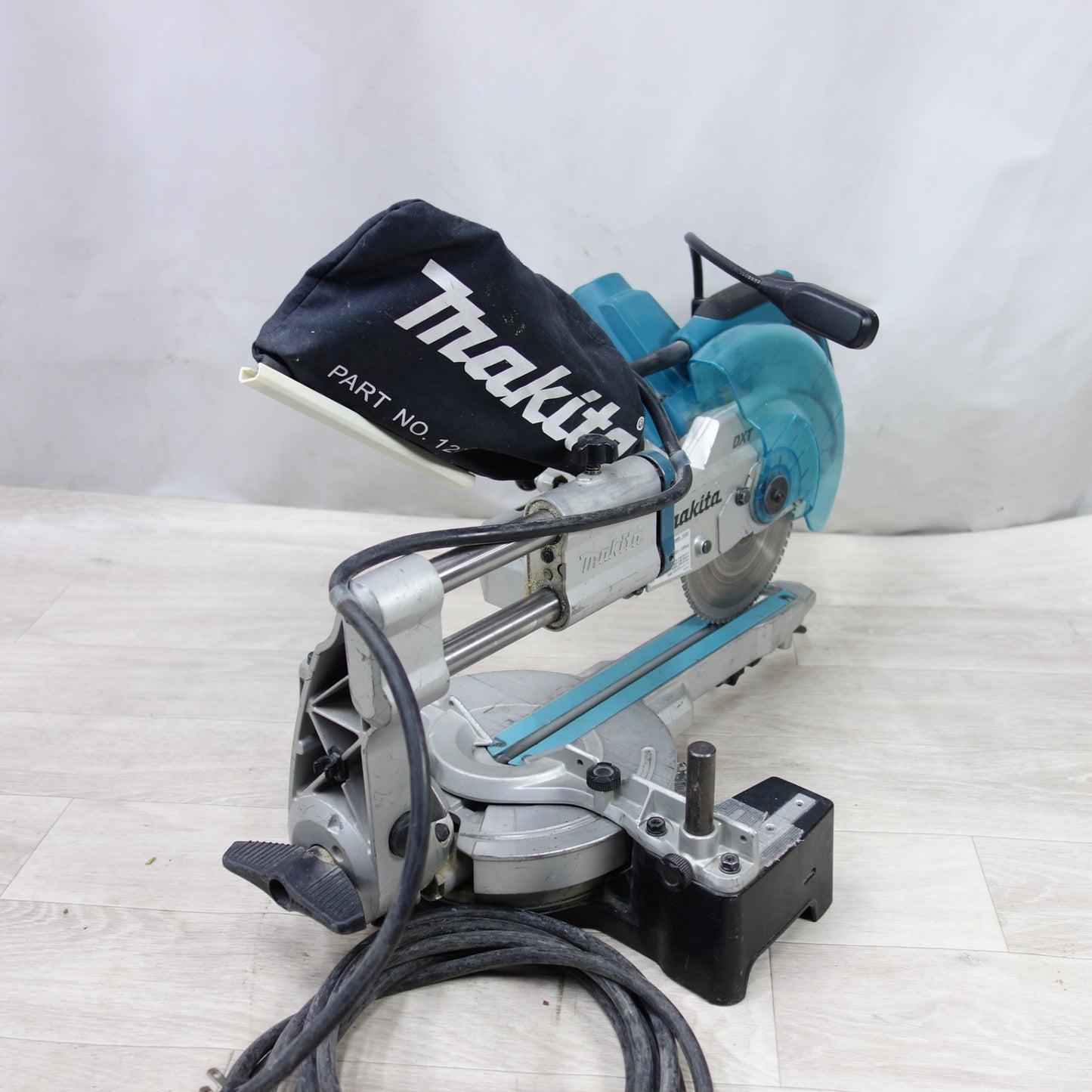 [送料無料] ◆マキタ 165mm スライド マルノコ 100V LS0612FL 丸のこ 丸ノコ 丸鋸 木工用 電動 工具◆