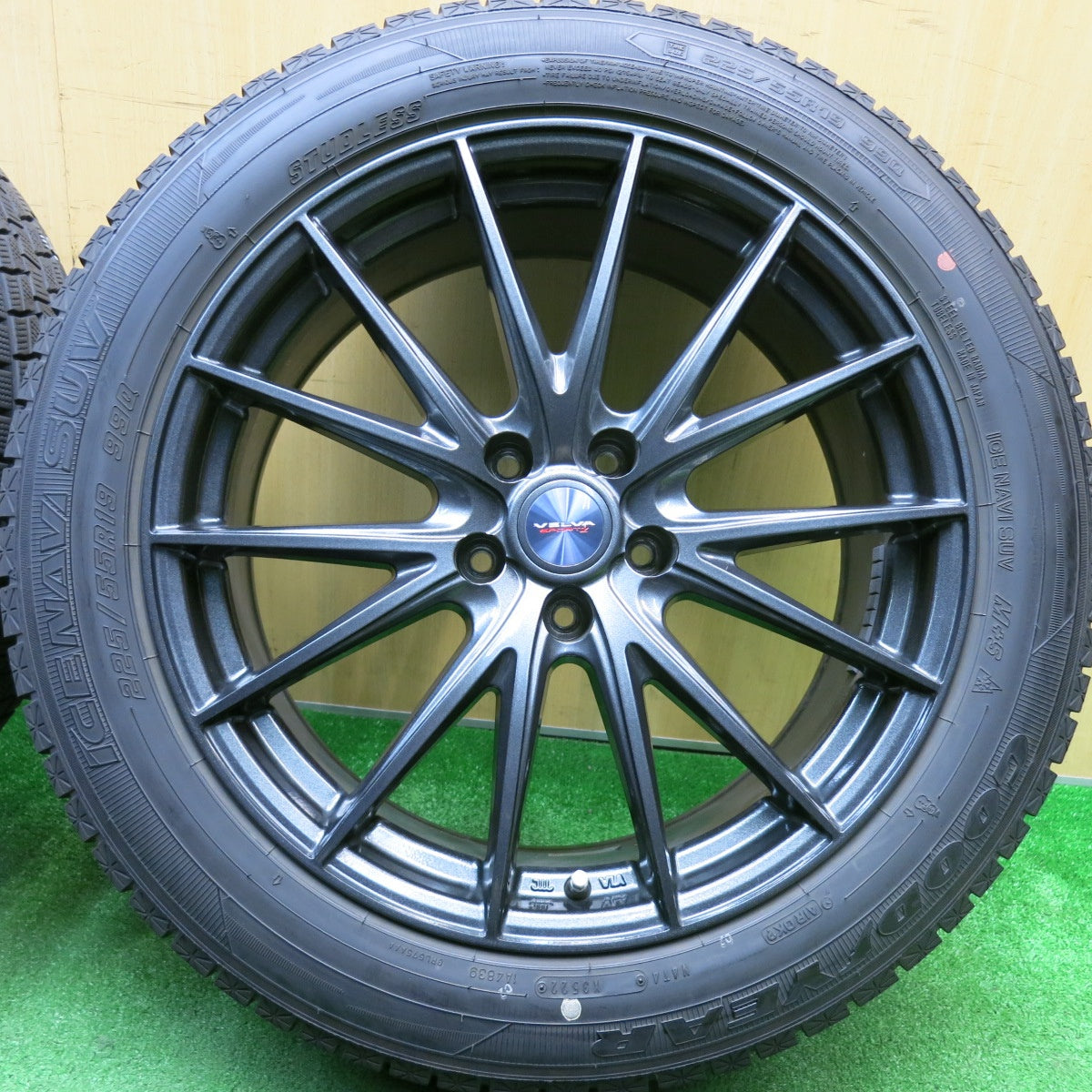 バリ溝！22年！キレイ！9.5分★スタッドレス 225/55R19 グッドイヤー アイスナビ SUV VELVA SPORTZ ヴェルヴァ 19インチ PCD114.3/5H★5121807HAス