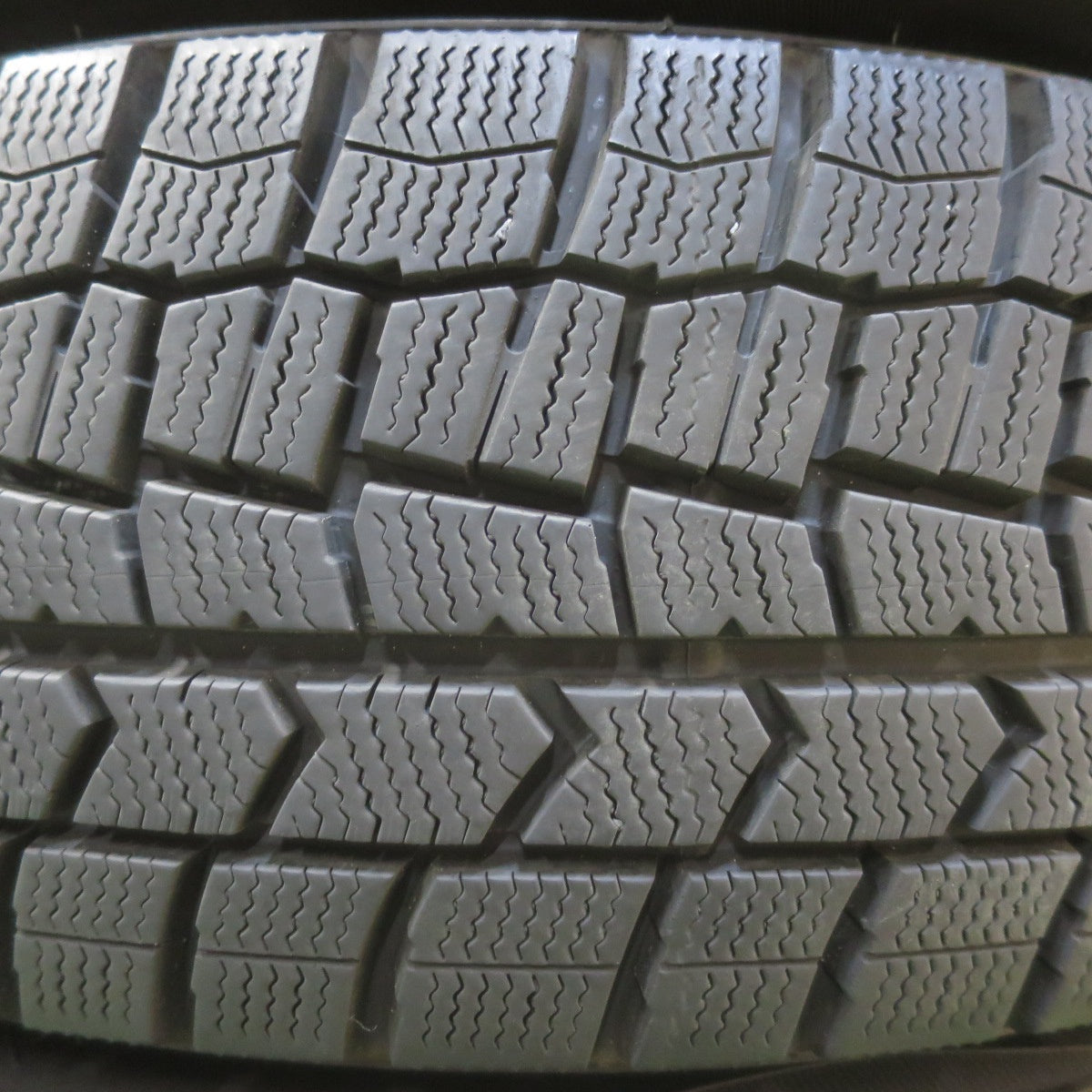 バリ溝！23年！キレイ！9.5分★スタッドレス 195/60R17 ダンロップ ウインターマックス WM02 JOKER ジョーカー 17インチ PCD114.3/5H★6050801イス