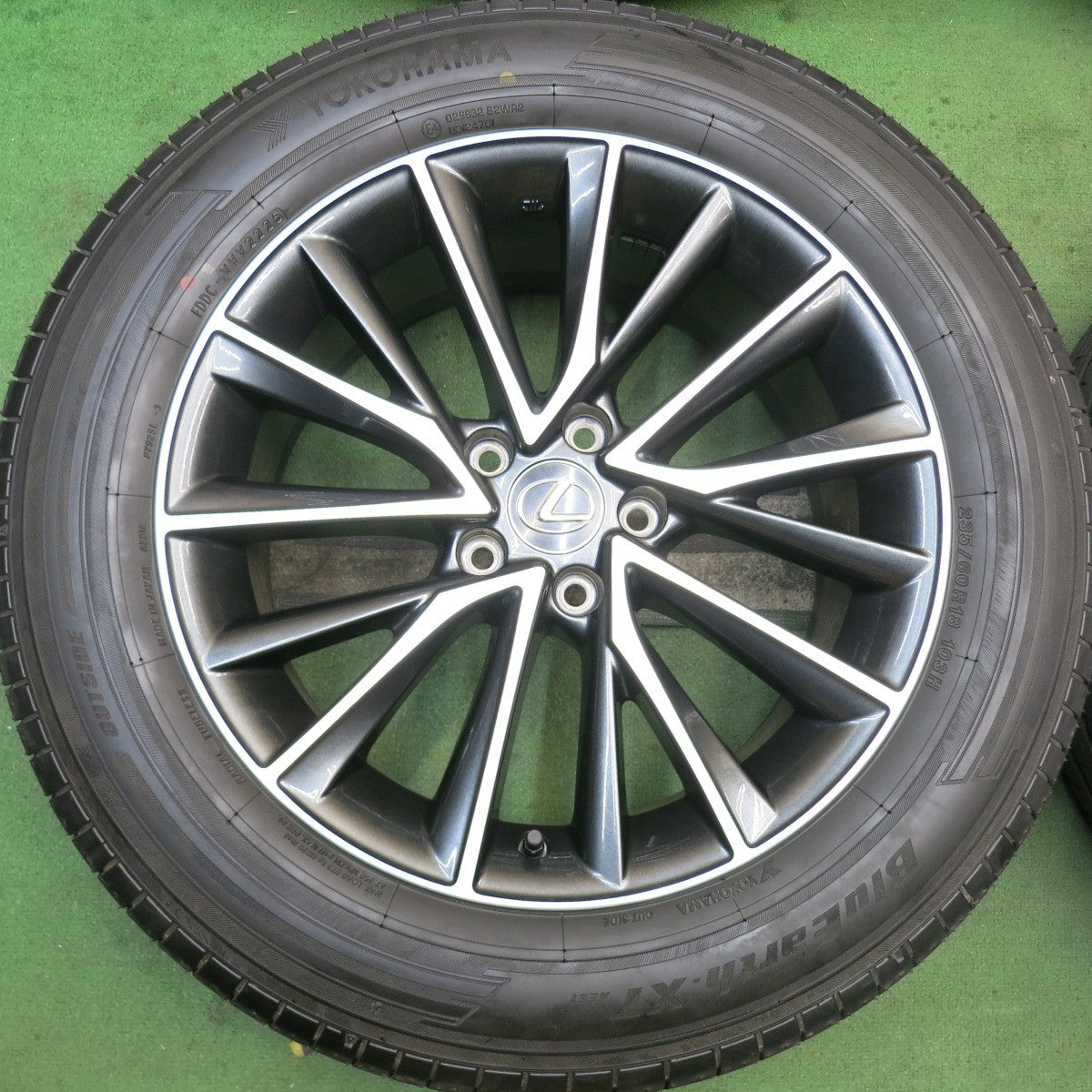 新車外し！25年！センサー付★レクサス NX 純正 235/60R18 ヨコハマ BluEarth-XT AE61 18インチ PCD114.3/5H★5092001HAノ