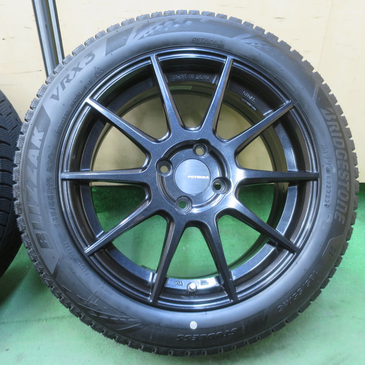 バリ溝！23年！キレイ！ほぼ10分★スタッドレス 185/55R16 ブリヂストン ブリザック VRX3 POTENZA SW010 ポテンザ 16インチ PCD100/4H★6031109イス
