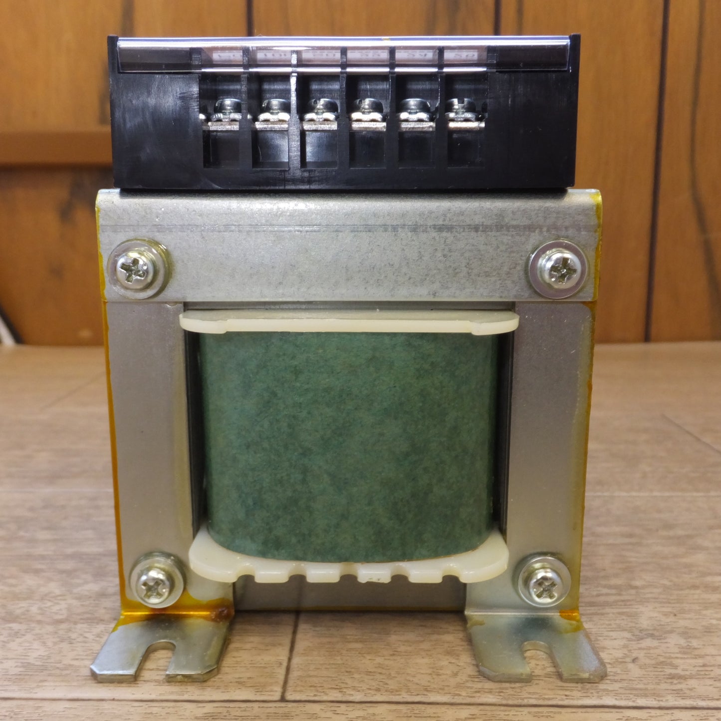 [送料無料] 未使用★中央電機 CEC 単相乾式変圧器 ETシリーズ ET-3　100VA 50/60Hz　TRANSFORMER★