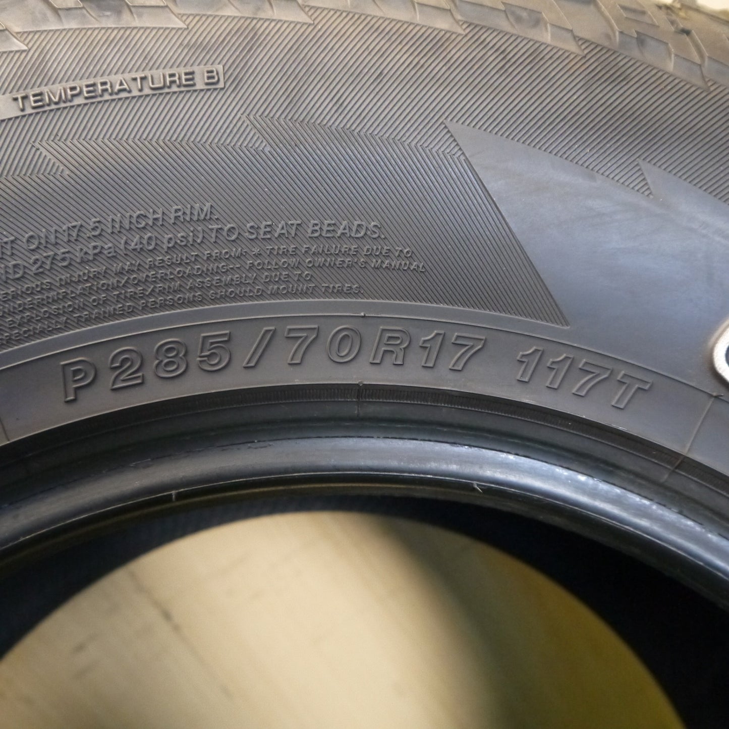 バリ溝！23年！9分！1本★285/70R17 ヨコハマ ジオランダー A/T G015 17インチ タイヤ ランクル プラド FJクルーザー ハマー H3 等★6060303Hノタ