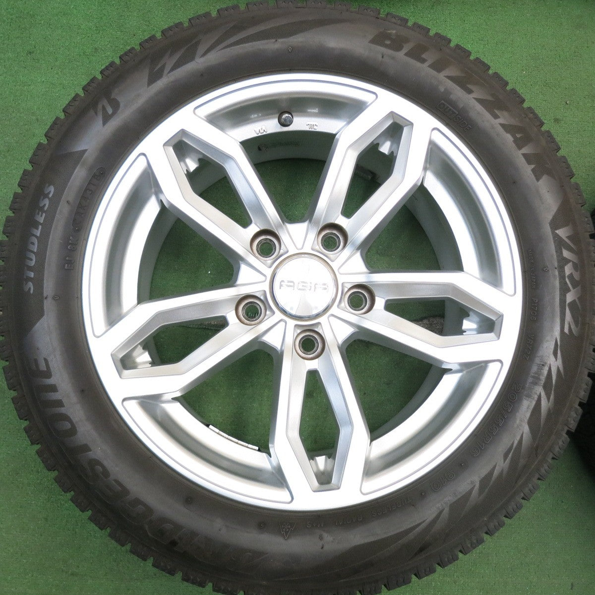 バリ溝！キレイ！8.5分★BMW 等 AGA Welt 205/55R16 スタッドレス ブリヂストン ブリザック VRX2 16インチ ヴェルト PCD120/5H★5071302HAス