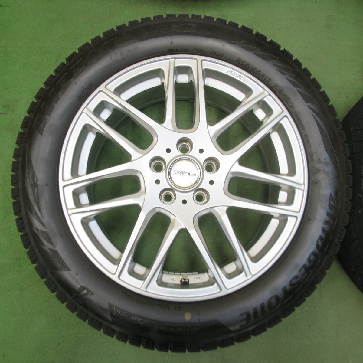 バリ溝！キレイ！9.5分★プジョー 等 EURO AFG 215/55R17 スタッドレス ブリヂストン ブリザック VRX2 ユーロ 17インチ PCD108/5H★5112814イス