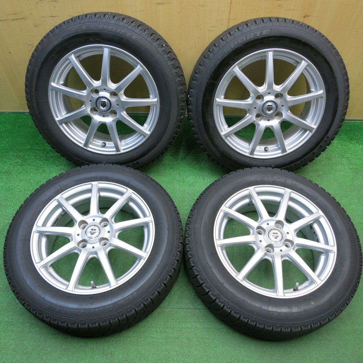 バリ溝！9.5分以上☆スタッドレス 165R13 6PR トーヨー デルベックス 