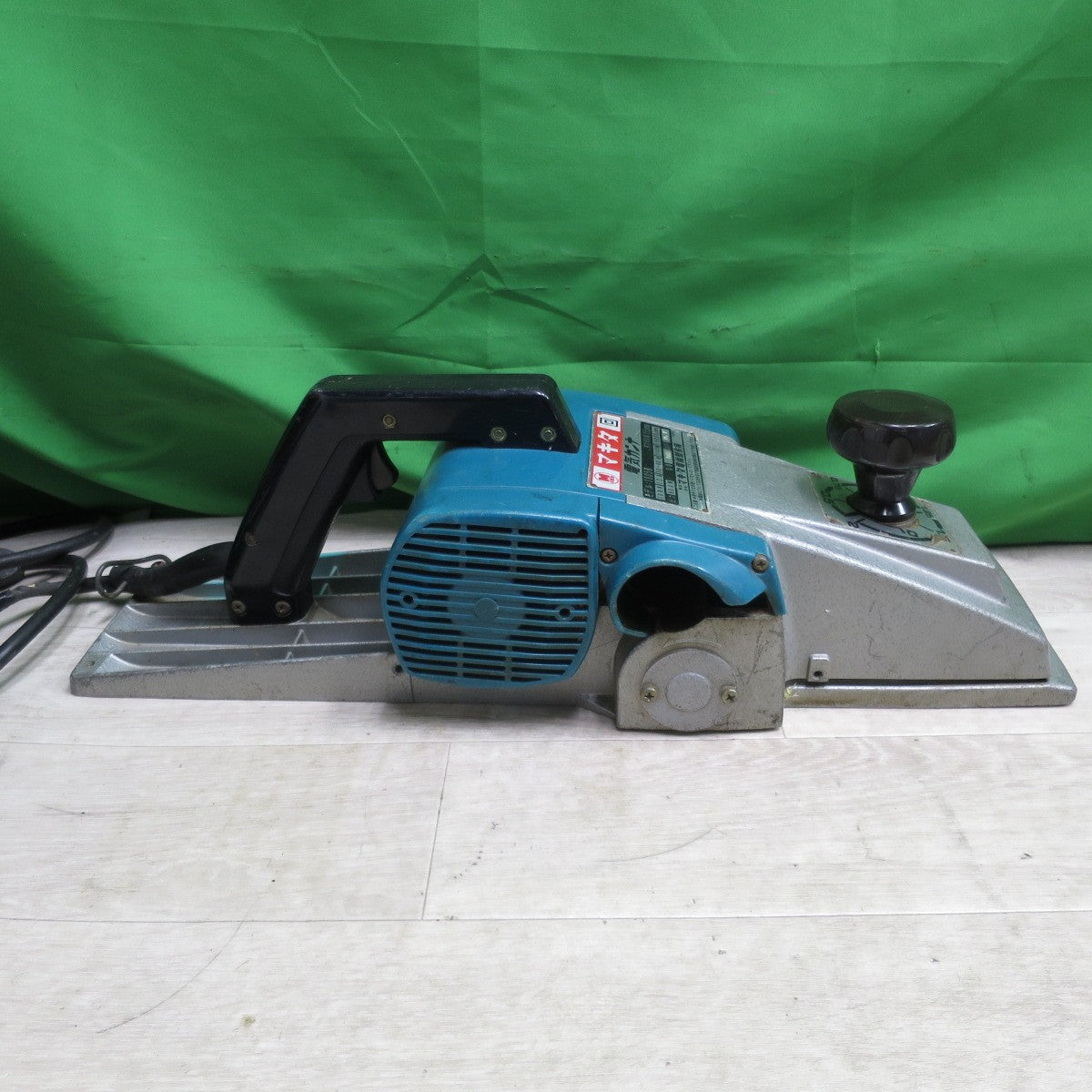 [送料無料] ☆makita マキタ 電気カンナ 1805B 有線 電動工具  研削 研磨機 DIY 電動工具 大工道具 電気かんな DIY☆