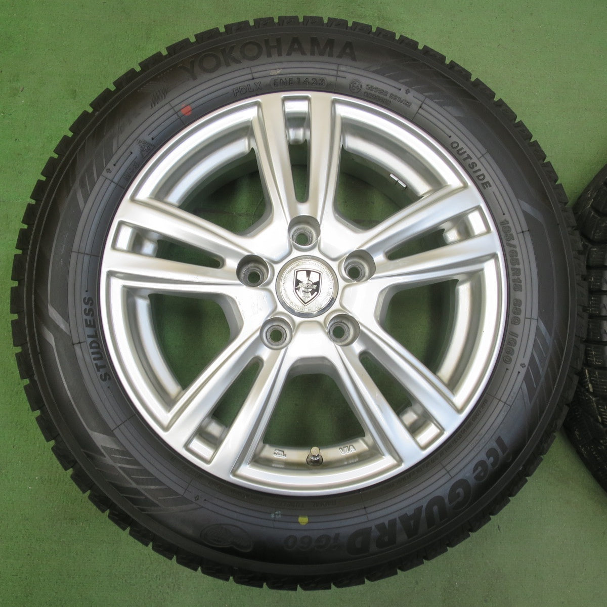 バリ溝！23年！9.5分★スタッドレス 185/65R15 ヨコハマ アイスガード iG60 JOKER ジョーカー 15インチ PCD114.3/5H★5111206イス