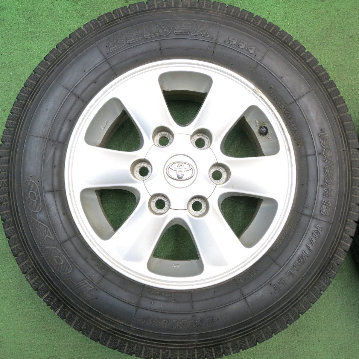 バリ溝！9.5分★トヨタ 200系 ハイエース 純正 OP 195/80R15 107/105L スタッドレス トーヨー デルベックス 934 15インチ PCD139.7/6H★5080205HAス