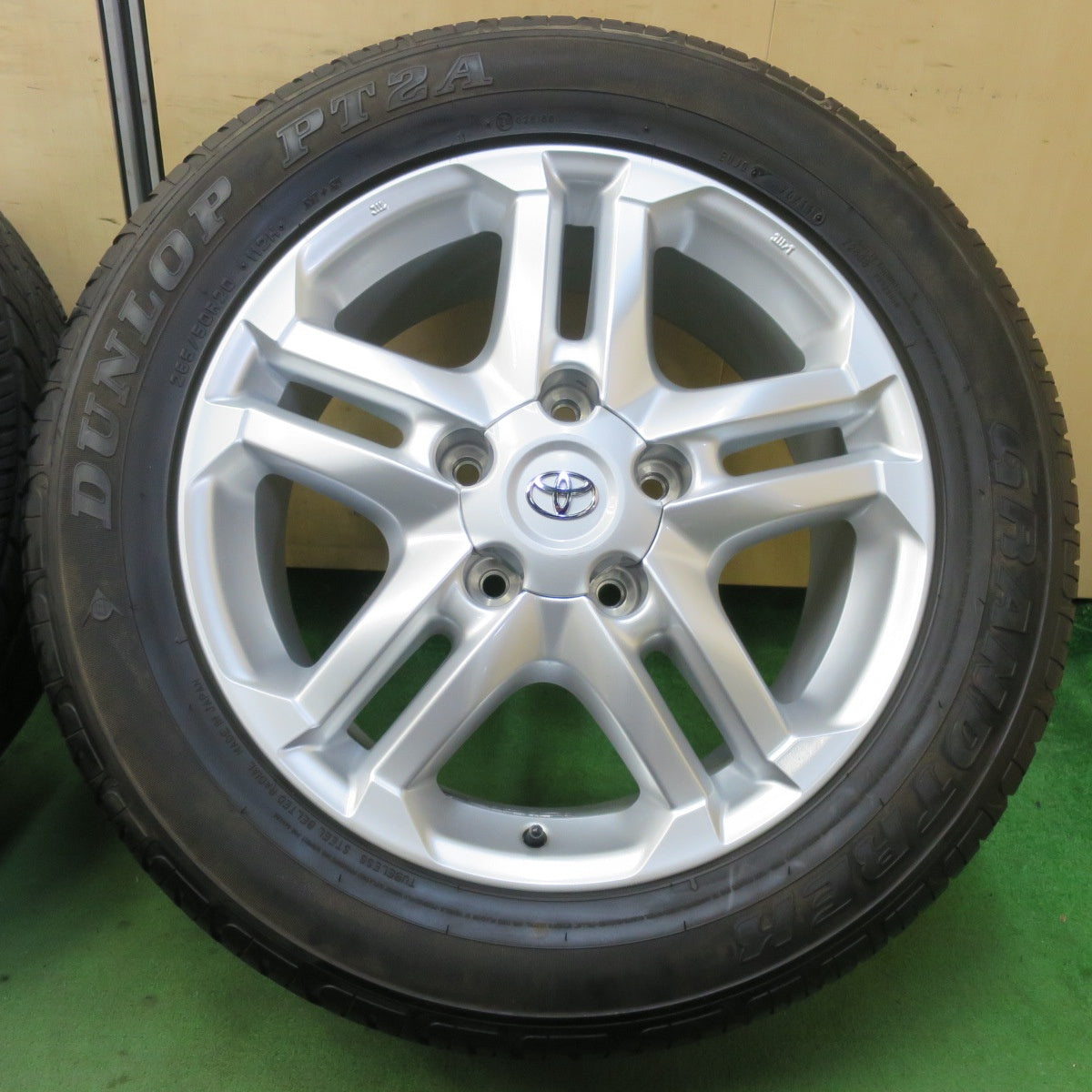 バリ溝！キレイ！9.5分★トヨタ ランクル 200 ZX 純正 285/50R20 ダンロップ PT2A グラントレック 20インチ PCD150/5H★5070204イノ