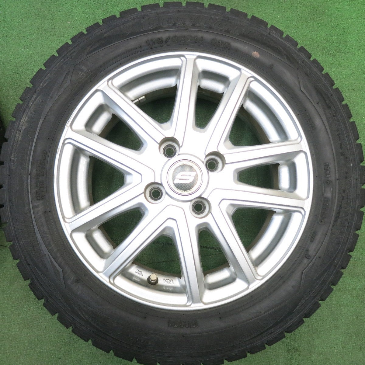 キレイ★スタッドレス 175/65R14 ダンロップ ウインターマックス WM01 STRANGER ストレンジャー 14インチ PCD100/4H★6051414HAス