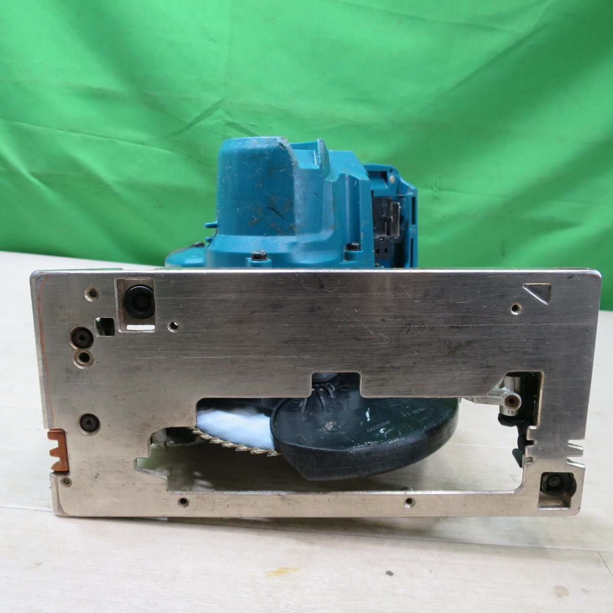 [送料無料] ☆マキタ 165mm 充電式 マルノコ 18V HS631D 丸ノコ 丸鋸 木工 切断 電動 工具 makita☆