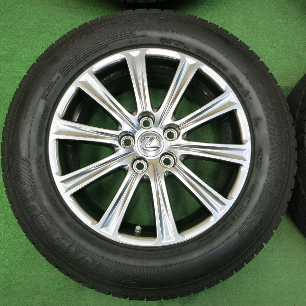 *送料無料* センサー付！キレイ★レクサス NX300h 純正 225/65R17 スタッドレス グッドイヤー アイスナビ SUV 17インチ PCD114.3/5H★4051607イス