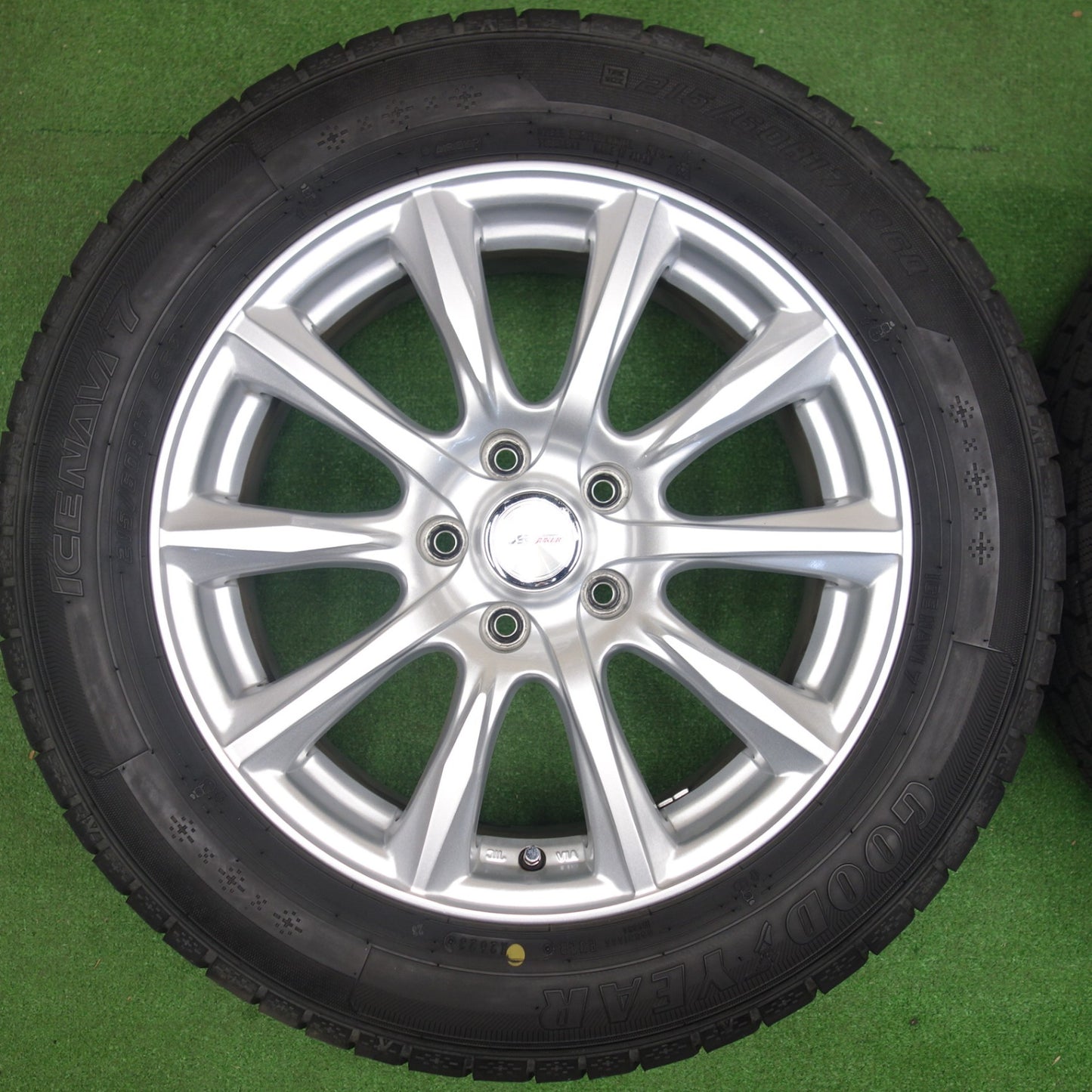 バリ溝！23年！キレイ！9.5分★スタッドレス 215/60R17 グッドイヤー アイスナビ7 JOKER ジョーカー 17インチ PCD114.3/5H★6031402KTス