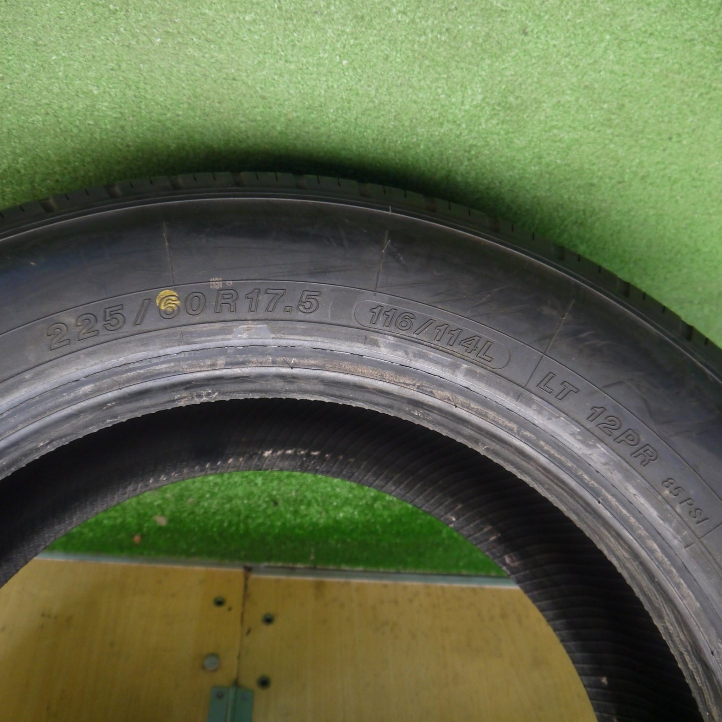 ほぼ未使用！24年！1本★トラック タイヤ 225/60R17.5 116/114L 12PR ヨコハマ LT151R 17.5インチ★6040304Hノタ