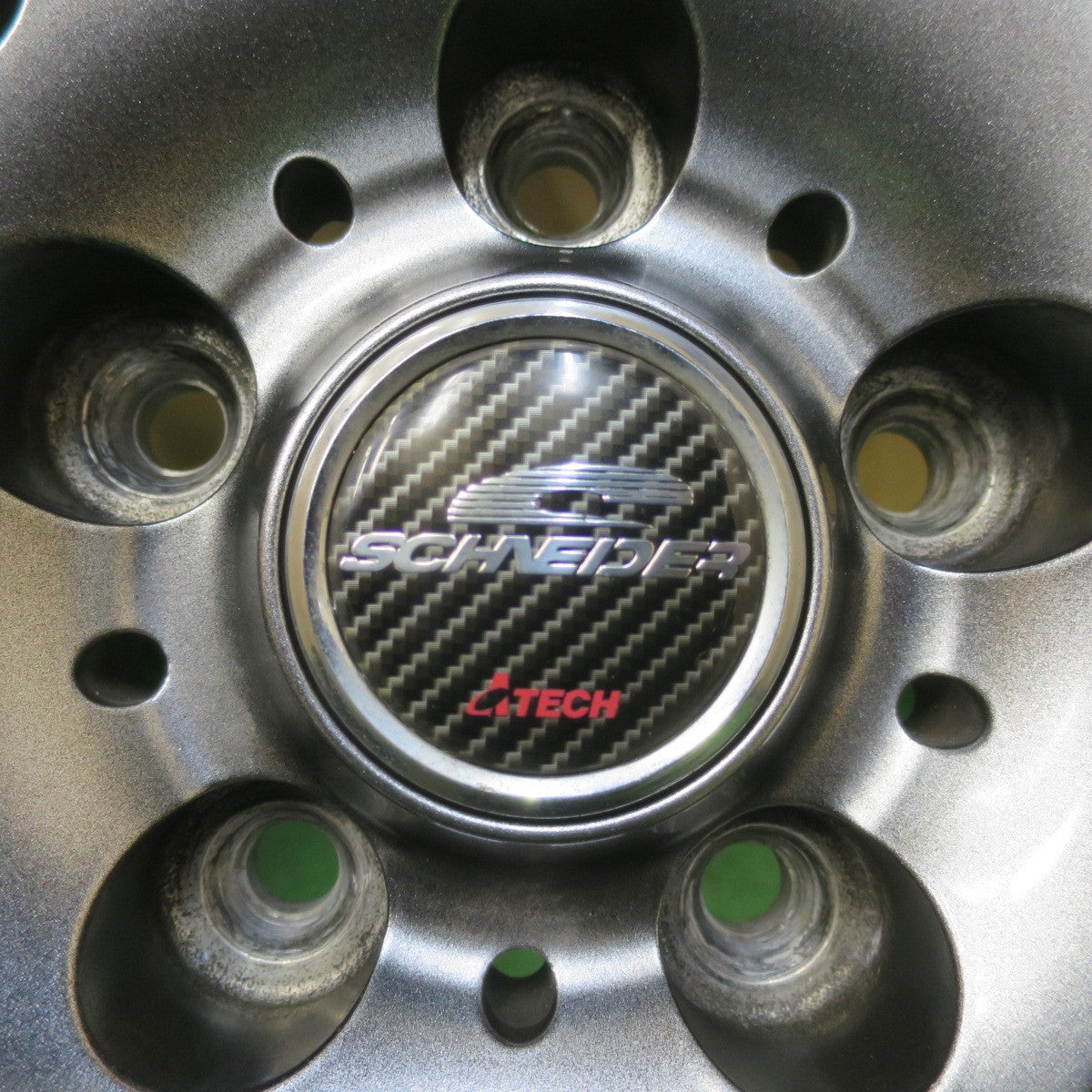 バリ溝！キレイ！9.5分★スタッドレス 215/50R17 グッドイヤー アイスナビ7 SCHNEIDER シュナイダー 17インチ PCD114.3/5H★5111811イス