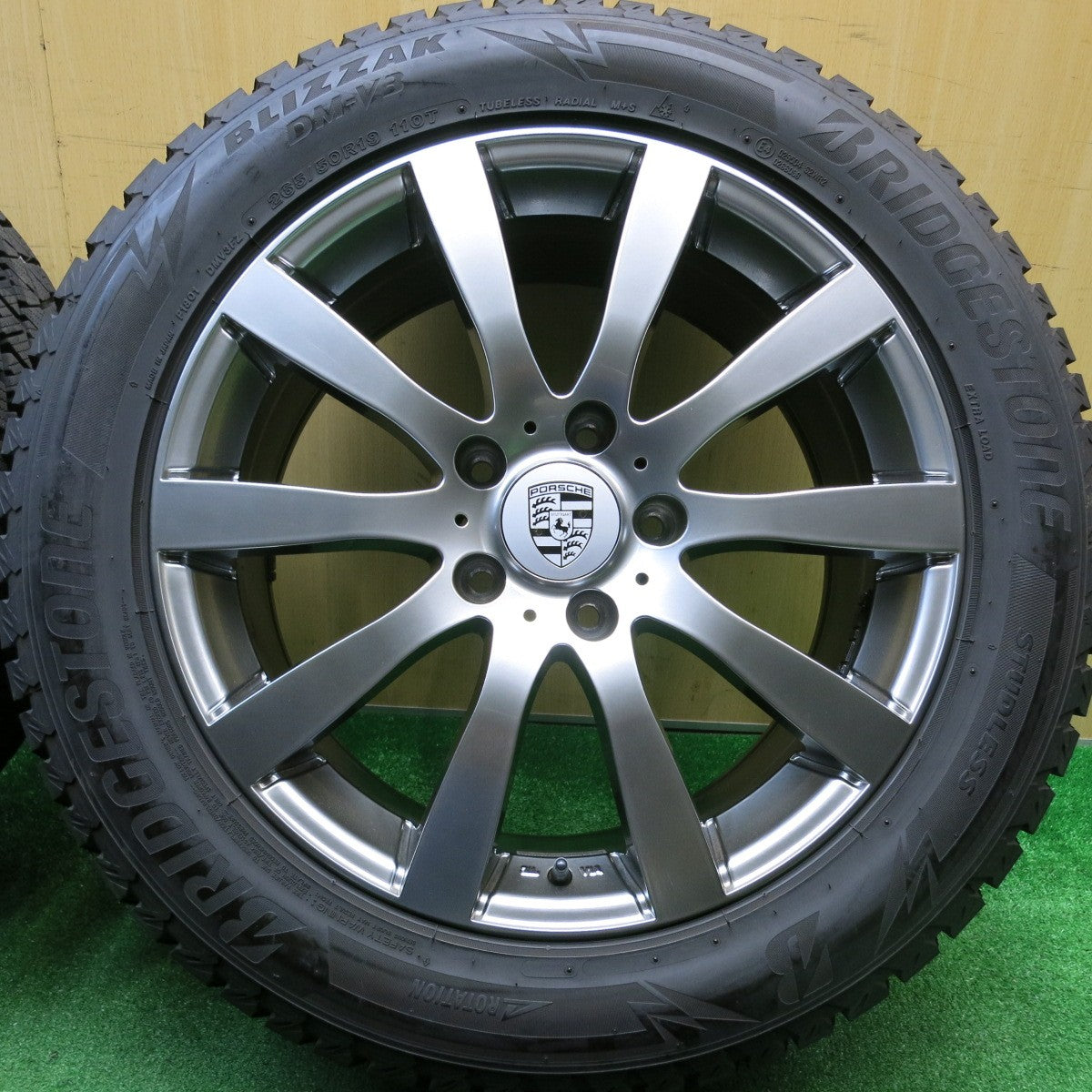 バリ溝！23年！9.5分★ポルシェ 等 EUROPREMIUM 265/50R19 スタッドレス ブリヂストン ブリザック DM-V3 19インチ ユーロプレミアム PCD130/5H★5112015HAス