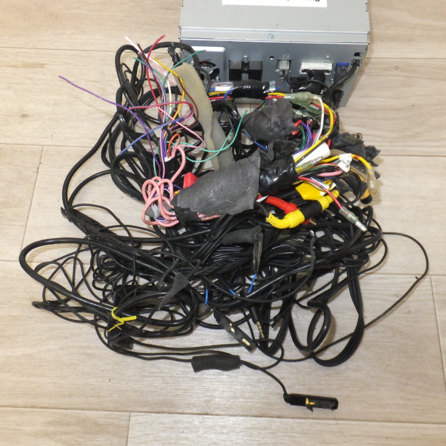 [送料無料] ★パナソニック Panasonic SDカーナビステーション Rシリーズ Strada CN-R300WD[58]★