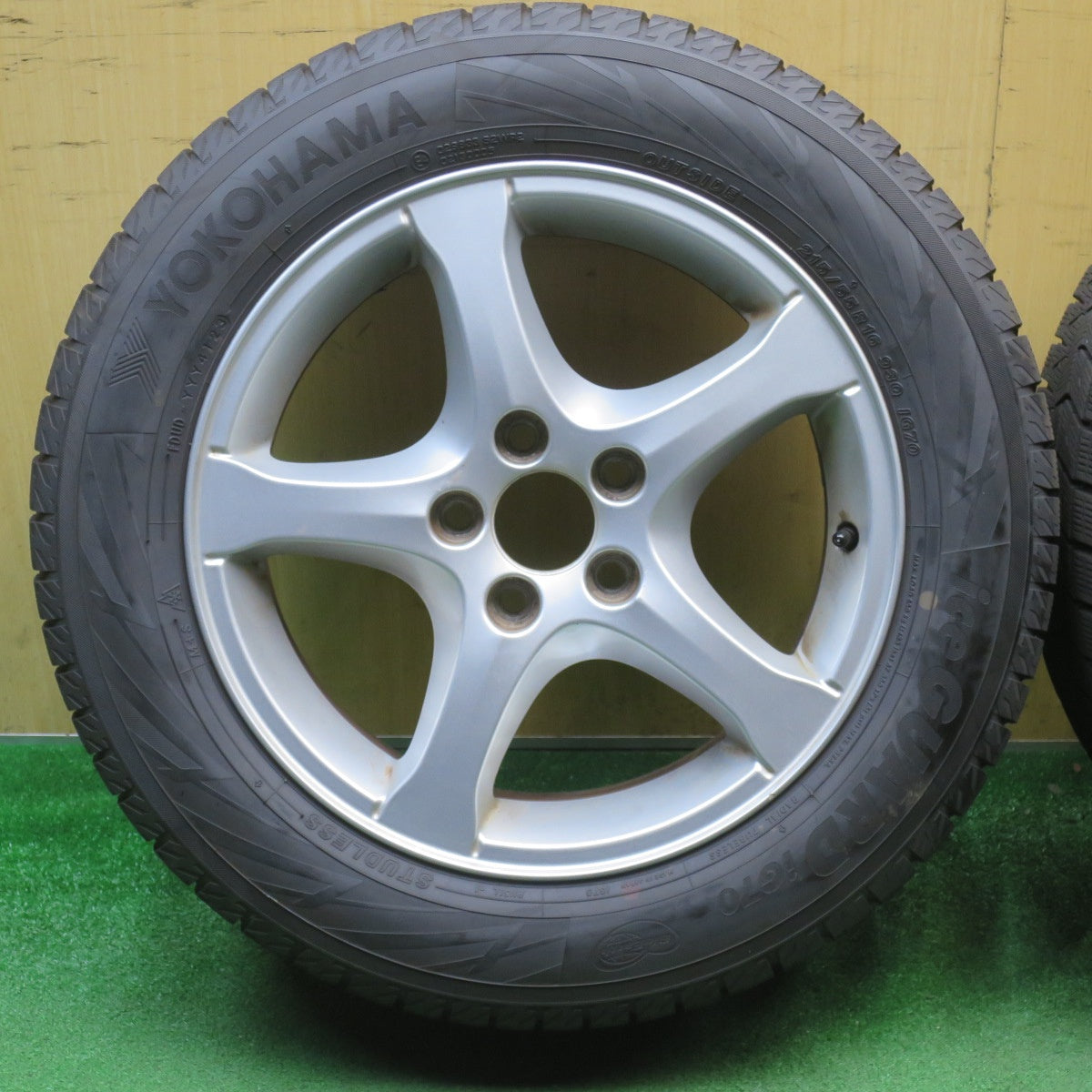 バリ溝！23年！9.5分★ボルボ V60 S60 等 純正 215/55R16 スタッドレス ヨコハマ アイスガード iG70 16インチ PCD108/5H★6033105NJス