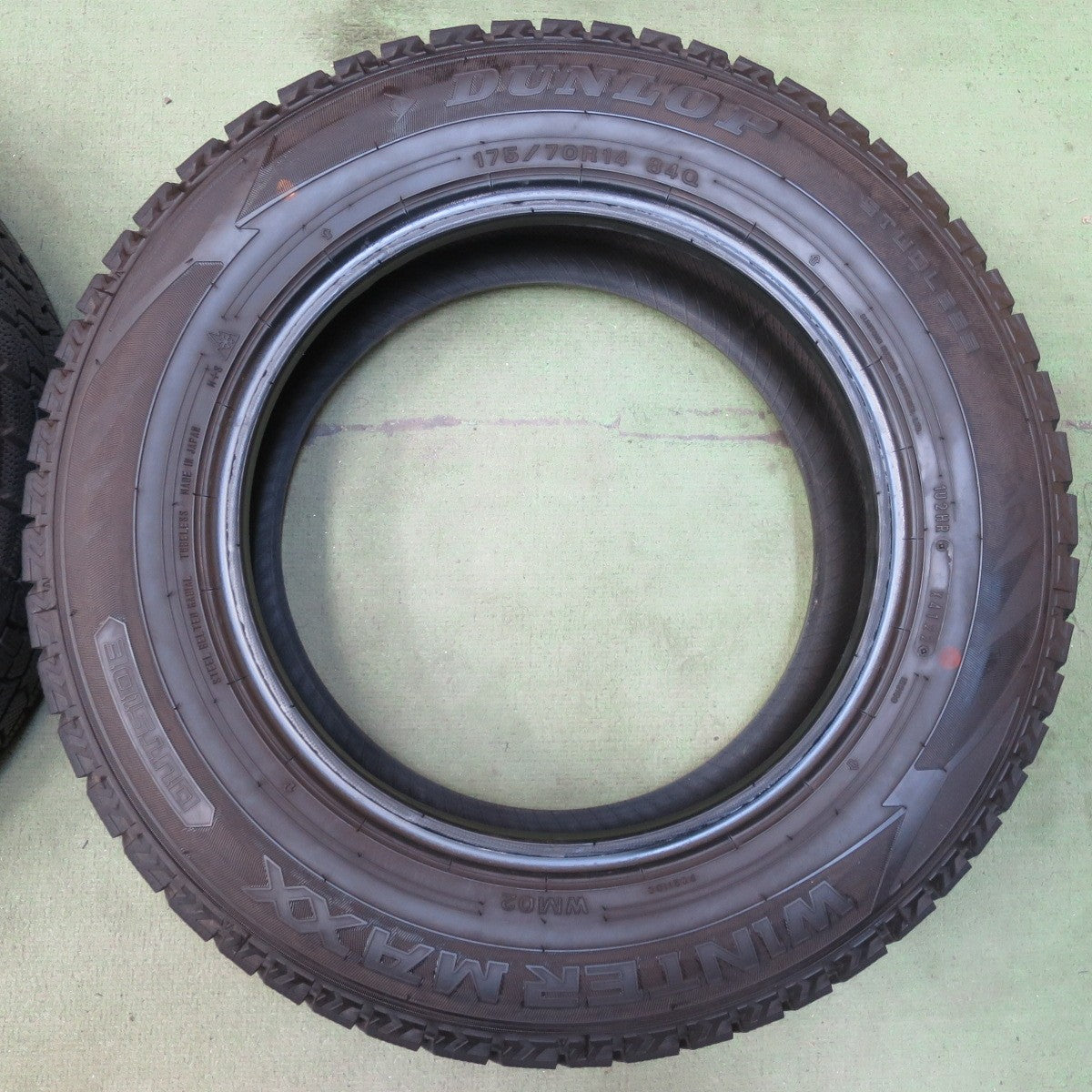 バリ溝！22年！9.5分◎スタッドレス 175/70R14 ダンロップ ウインターマックス WM02 タイヤ 14インチ ヤリス ヴィッツ アクシオ 等◎6083116イスタ