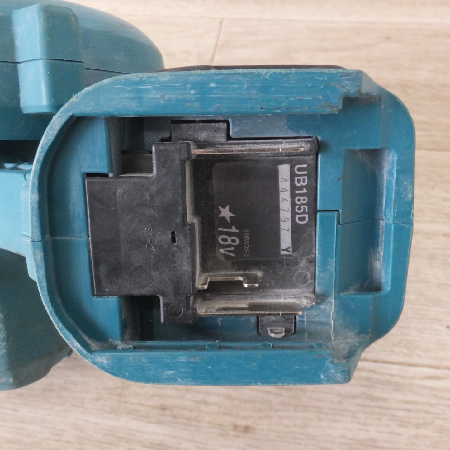[送料無料] ★マキタ makita 充電式ブロワ UB185D 18V 本体のみ★