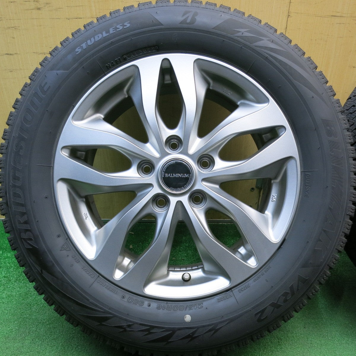 バリ溝！22年！キレイ！9.5分★スタッドレス 215/60R16 ブリヂストン ブリザック VRX2 BALMINUM DS-M バルミナ 16インチ PCD114.3/5H★6041110HAス