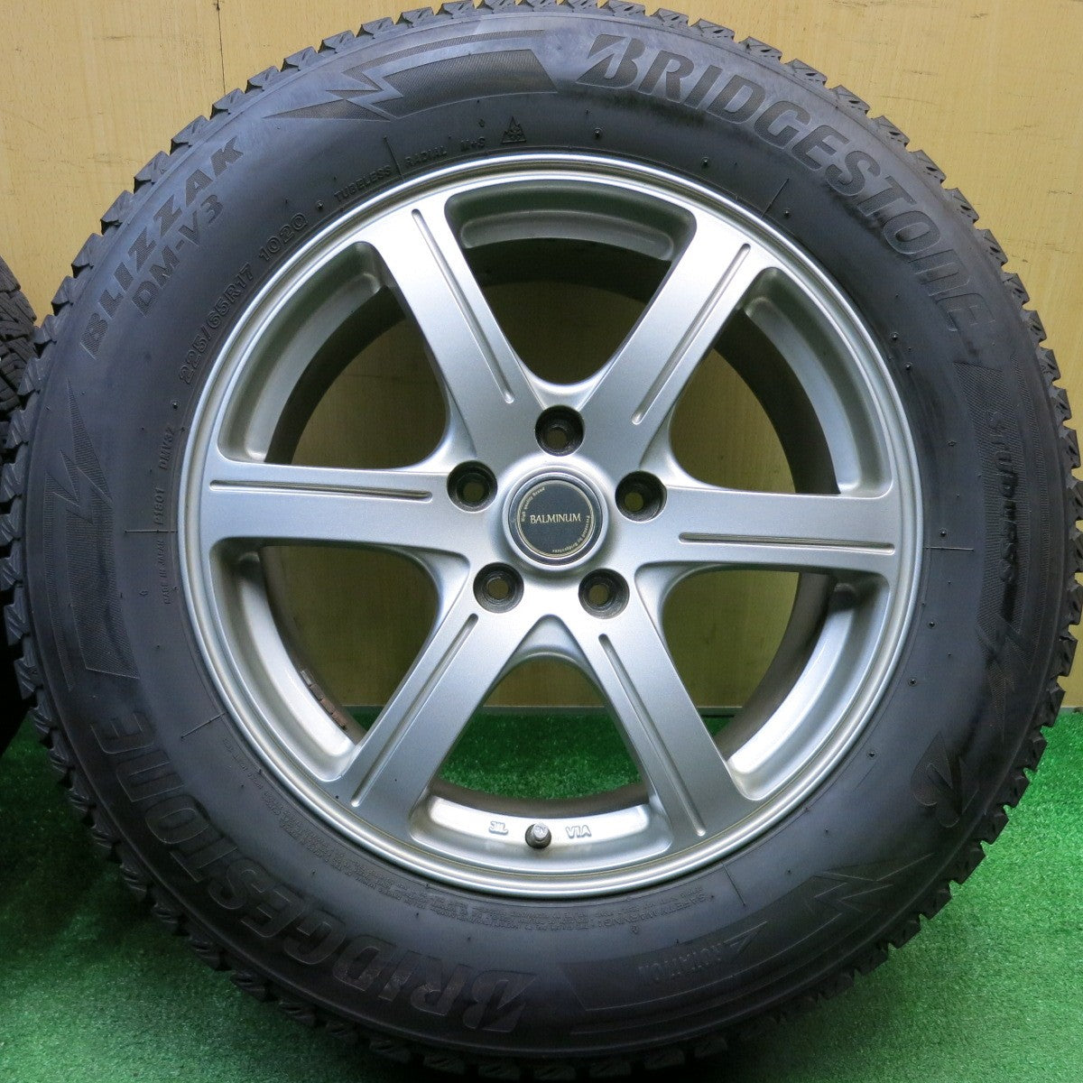 キレイ★スタッドレス 225/65R17 ブリヂストン ブリザック DM-V3 BALMINUM GR6 バルミナ 17インチ PCD114.3/5H★5120612HAス