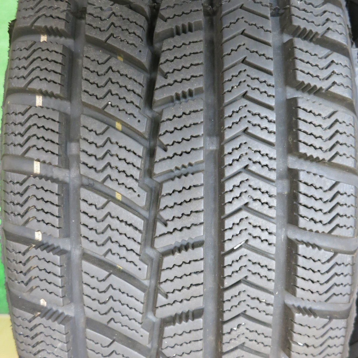 バリ溝！23年！キレイ！9.5分★プリウス 等 195/65R15 スタッドレス ハイフライ Win-turi 216 FINALIST ファイナリスト 15インチ PCD100/5H★5062002HAス