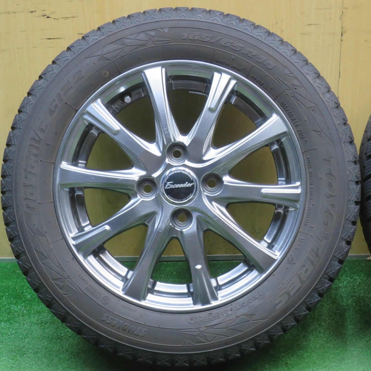 バリ溝！22年！9分★スタッドレス 165/65R14 トーヨー オブザーブ GIZ2 Exceeder エクシーダー 14インチ ソリオ ハスラー 等 PCD100/4H★6050405NJス