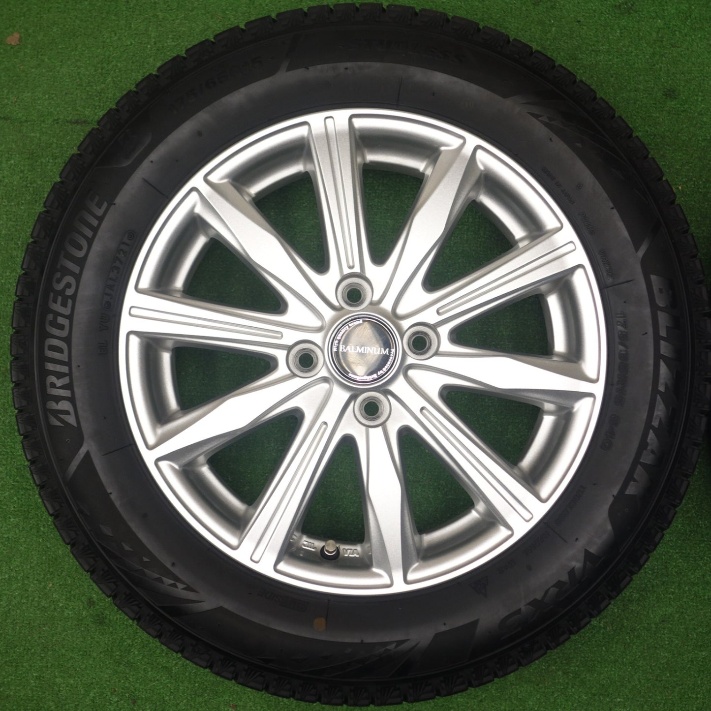 バリ溝！キレイ！9.5分★スタッドレス 175/65R15 ブリヂストン ブリザック VRX3 BALMINUM KR10 バルミナ 15インチ PCD100/4H★6030602KTス