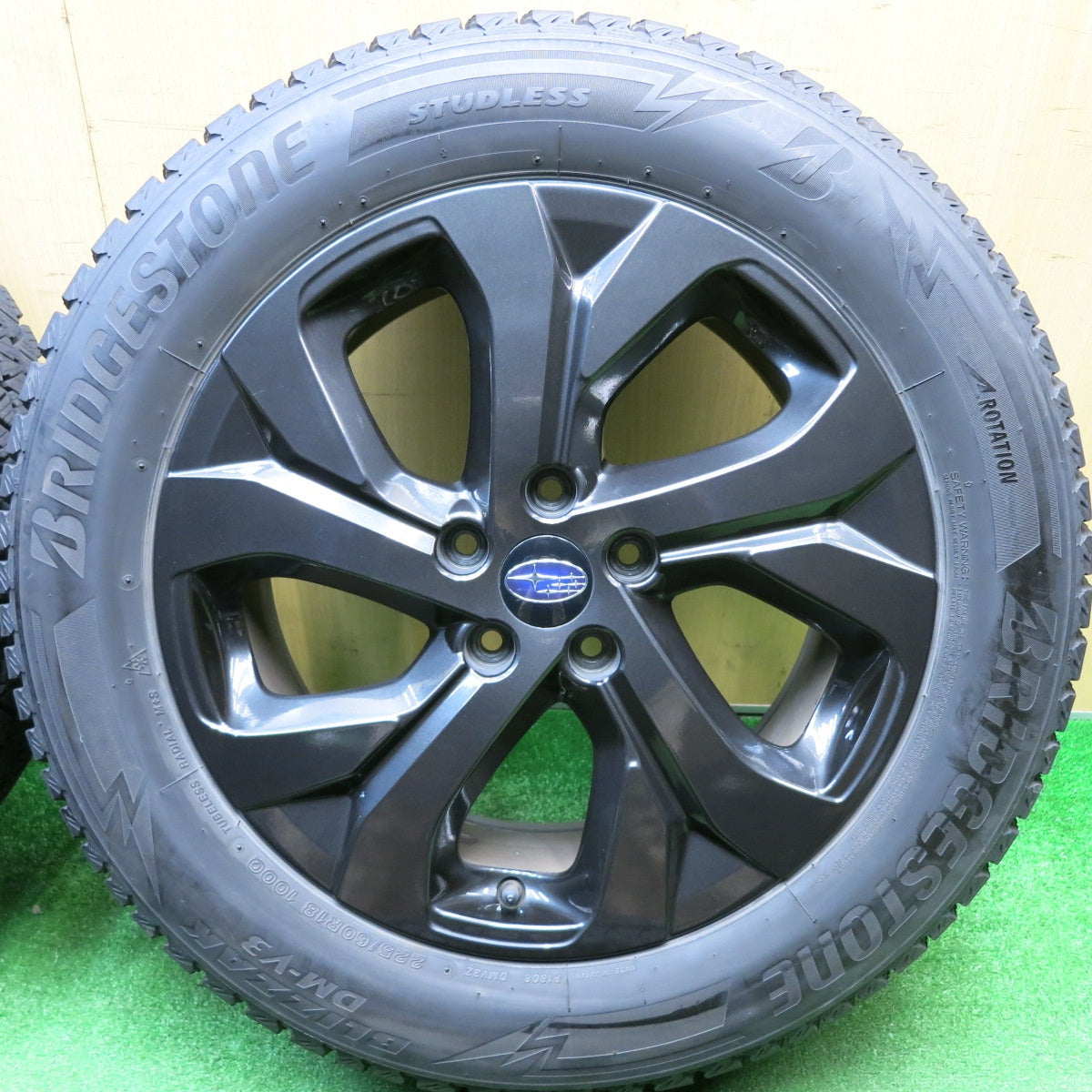バリ溝！22年！キレイ！9分★スバル アウトバック X-BREAK 純正 225/60R18 スタッドレス ブリヂストン ブリザック DM-V3 18インチ PCD114.3/5H★5121416HAス