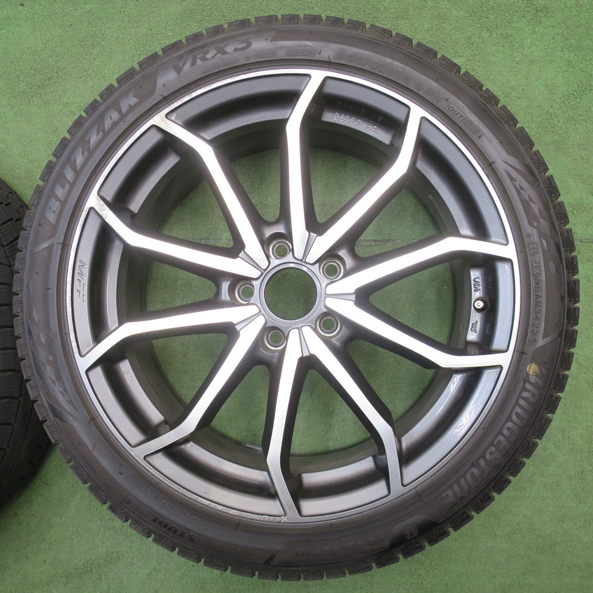 バリ溝！23年！9.5分★アウディ 等 MAK LOWE FF 245/40R18 スタッドレス ブリヂストン ブリザック VRX3 MFF レーベ 18インチ PCD112/5H★6051808NJス