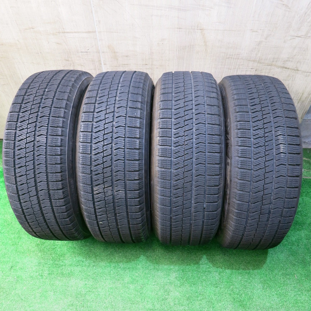 バリ溝！キレイ！9.5分★スタッドレス 225/60R17 ブリヂストン ブリザック VRX2 ECO FORME CRS161 エコフォルム 17インチ PCD114.3/5H★5051605NJス