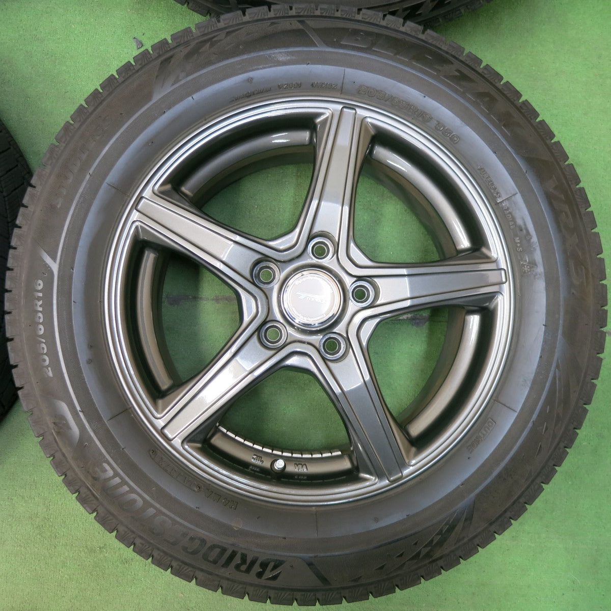[送料無料] バリ溝！21年！キレイ！9.5分★スタッドレス 205/65R16 ブリヂストン ブリザック VRX3 TOPRUN トップラン 16インチ PCD114.3/5H★4122705SYス