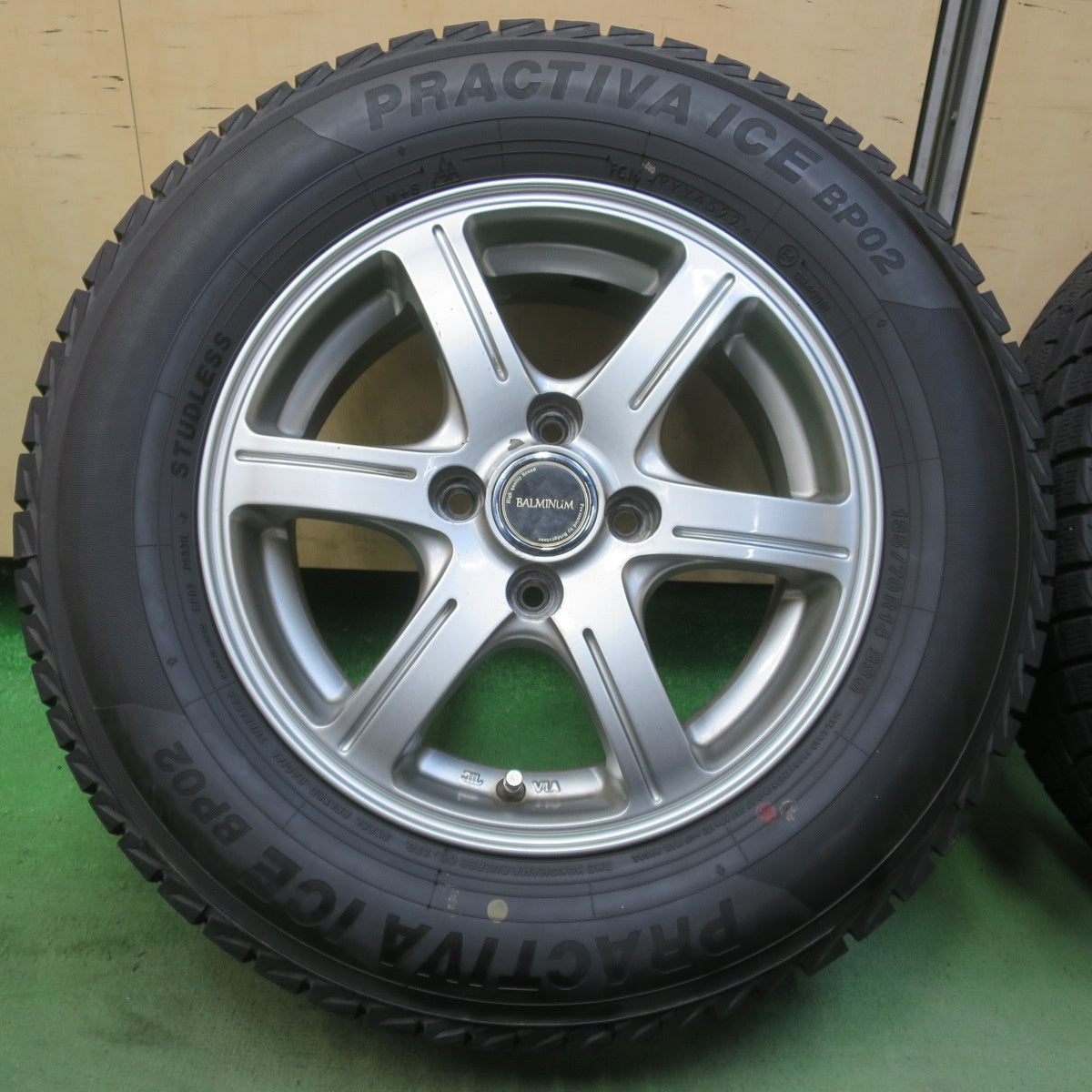 バリ溝！22年！8.5分★スタッドレス 185/70R14 プラクティバ アイス BP02 ヨコハマ BALMINUM GR6 バルミナ 14インチ PCD100/4H★6043019イス