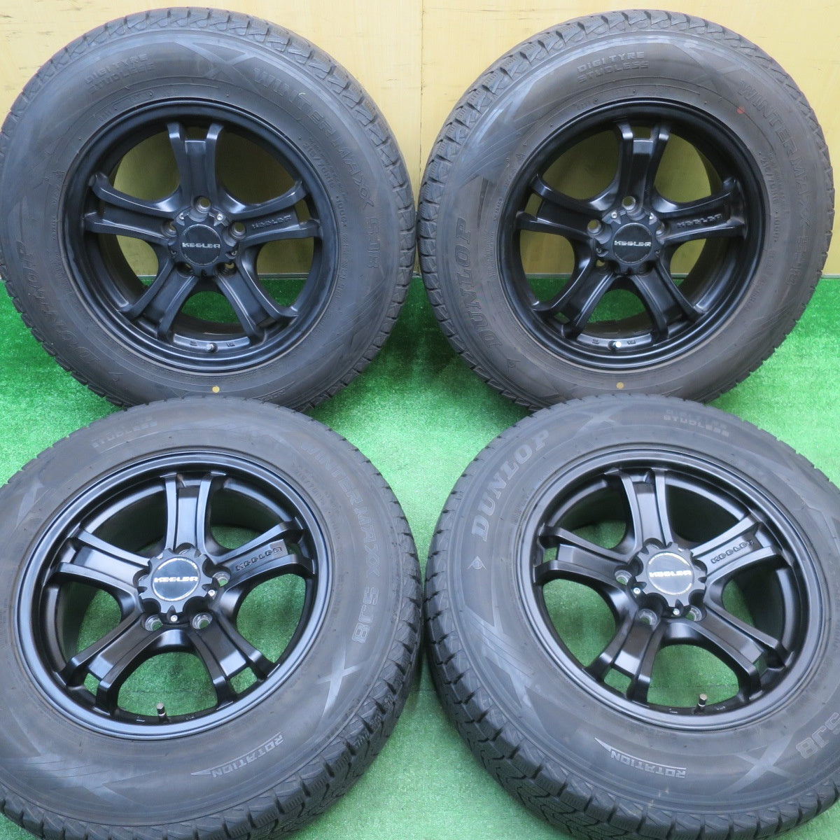 バリ溝！キレイ！9.5分★KEELER FORCE 215/70R16 スタッドレス ダンロップ ウインターマックス SJ8 キーラー フォース 16インチ PCD114.3/5H★5110701NJス