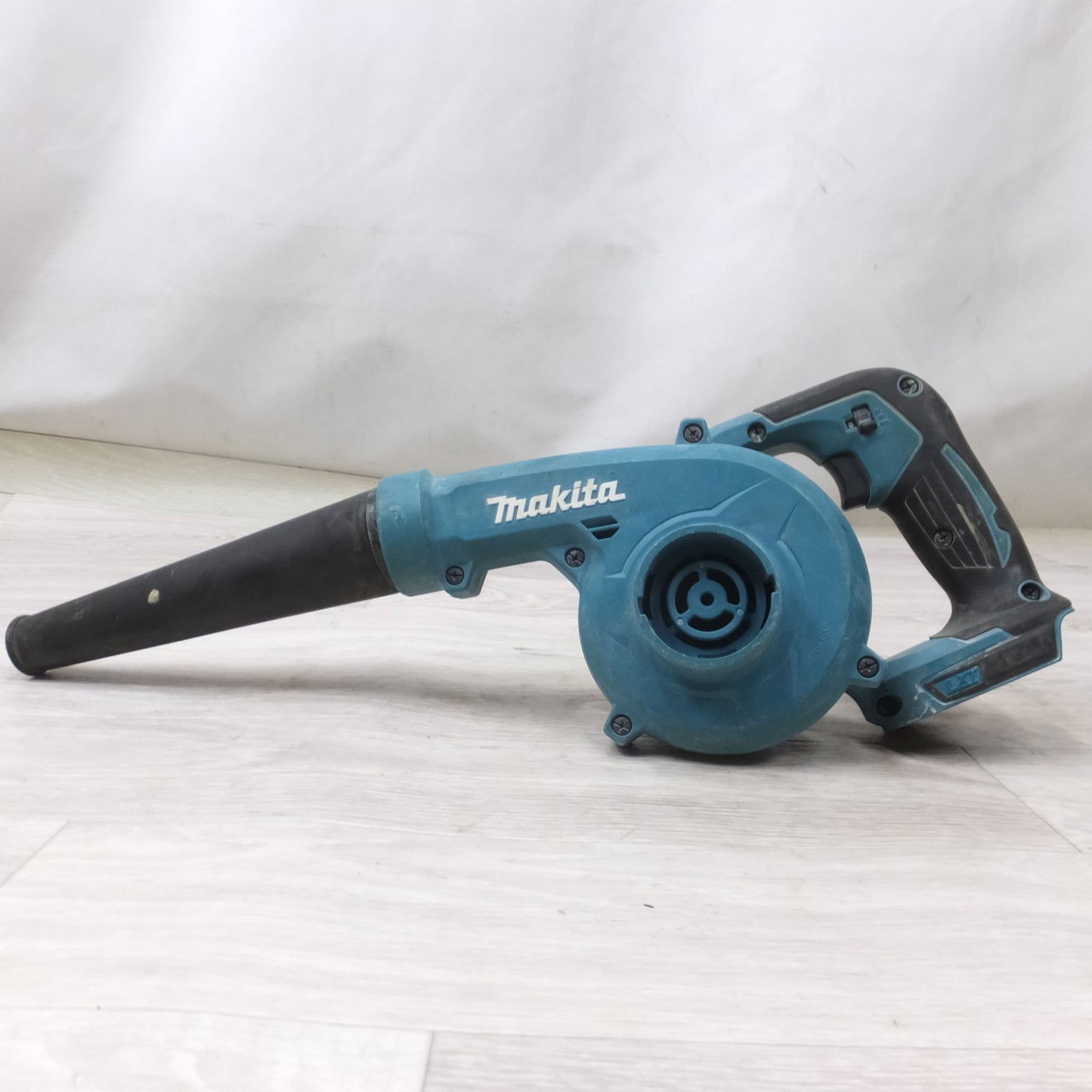 [送料無料] ◆マキタ 充電式 ブロワ 18V UB185D 本体のみ ブロワー 送風 集じん 電動 工具◆
