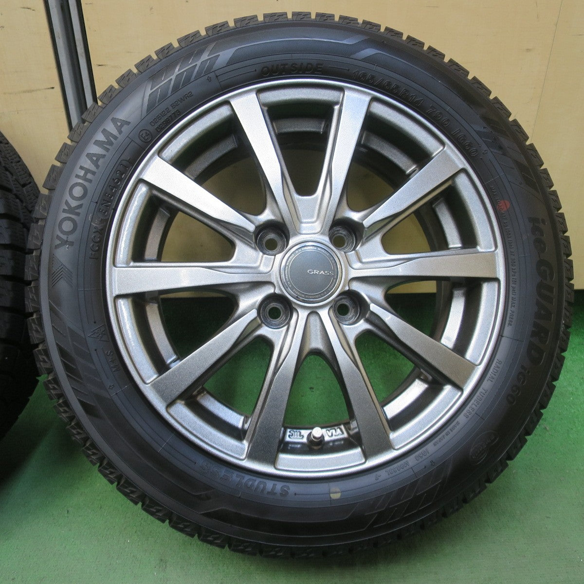バリ溝！キレイ！9.5分以上★スタッドレス 165/65R14 ヨコハマ アイスガード iG60 GRASS グラス 14インチ PCD100/4H★6051803イス