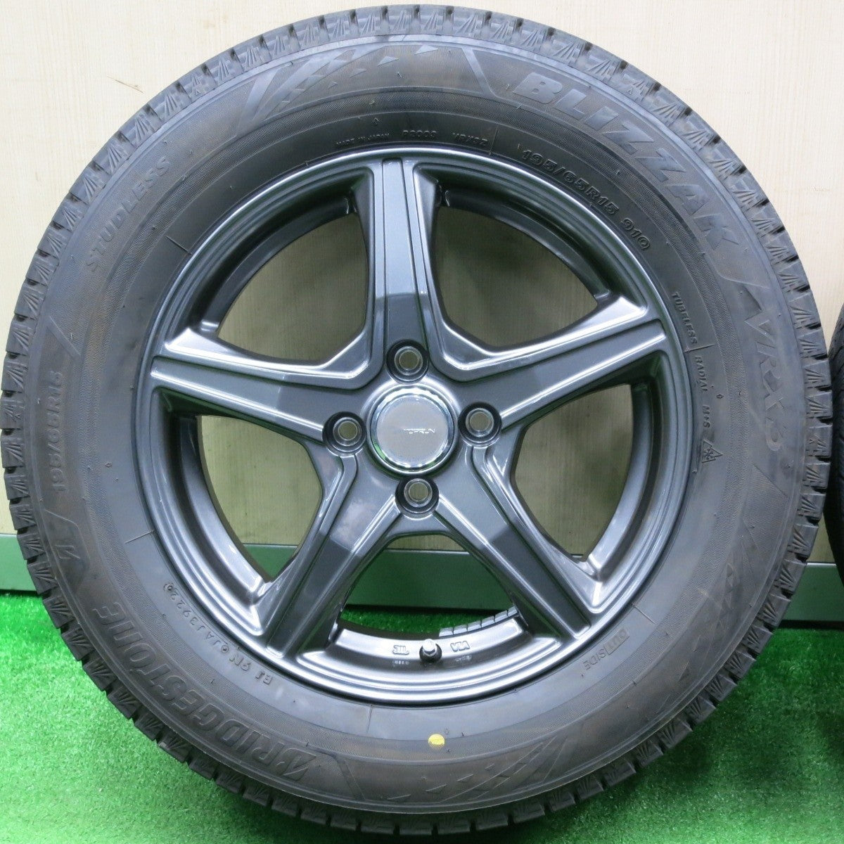 バリ溝！22年！キレイ！9.5分★スタッドレス 195/65R15 ブリヂストン ブリザック VRX3 TOPRUN トップラン 15インチ PCD100/4H★4113006NJス